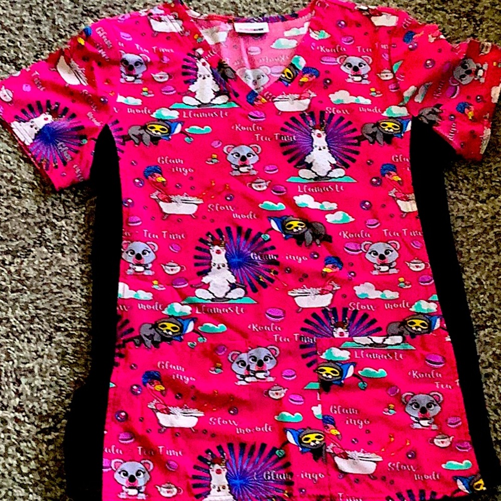 Women Scrubstar Relaxing Animals Scrub Top Size M